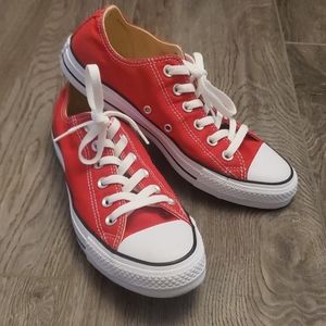 Converse Chuck Taylor All Star Low Tops in Red
